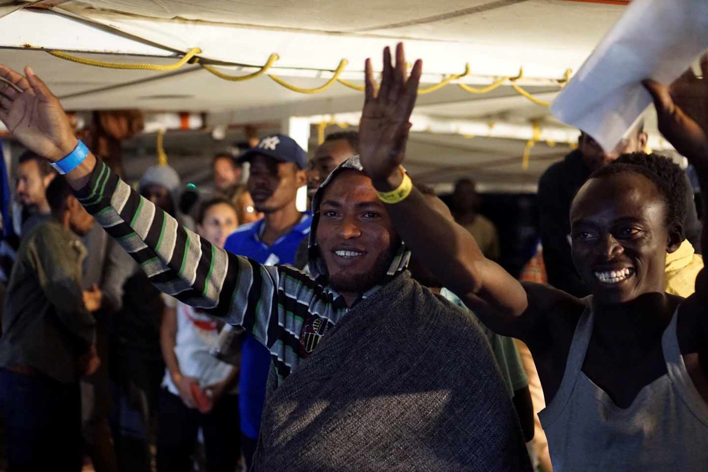 Migrantes del Open Arms antes de desembarcar en Lampedusa.
