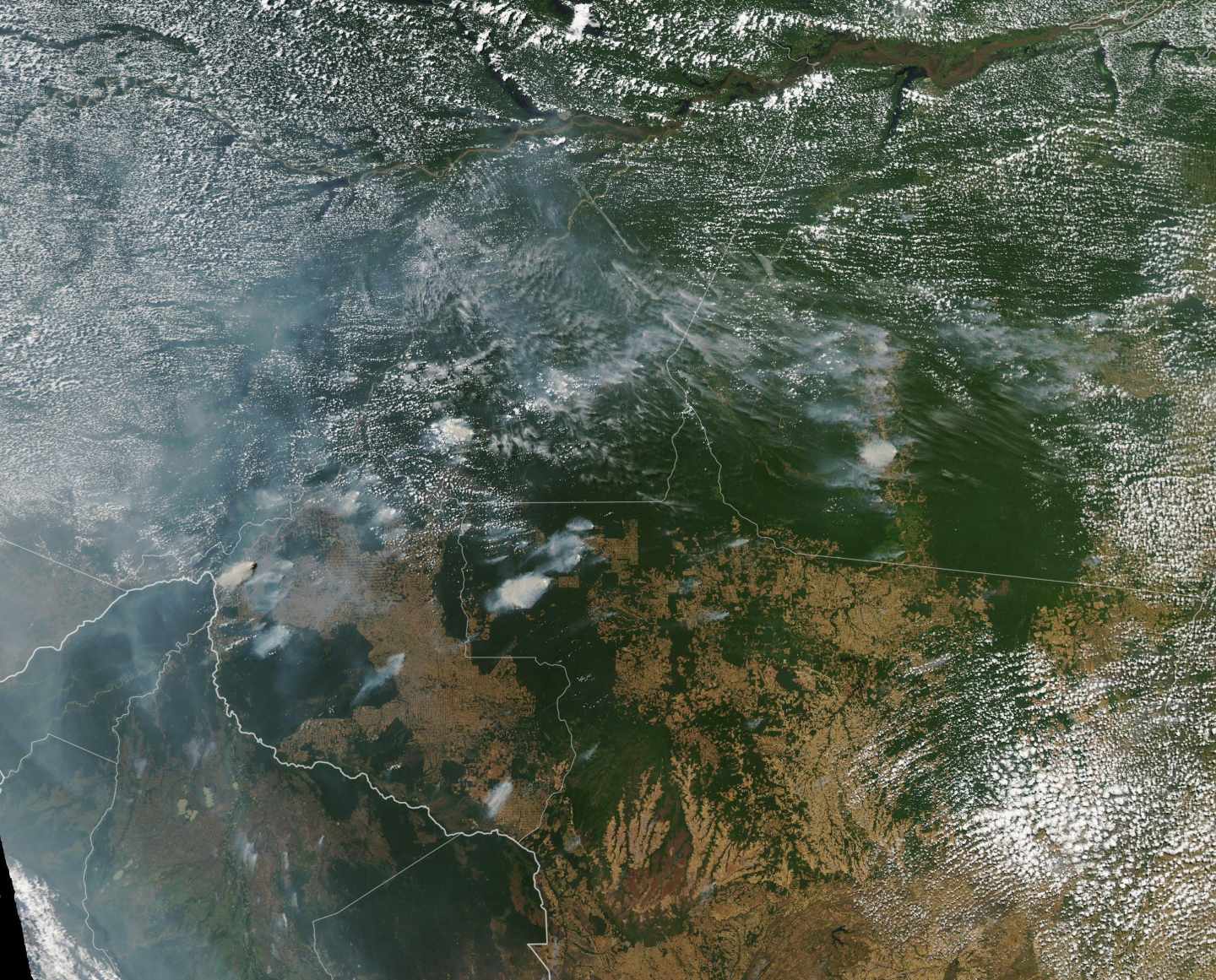 Imagen satelital de los incendios del Amazonas.