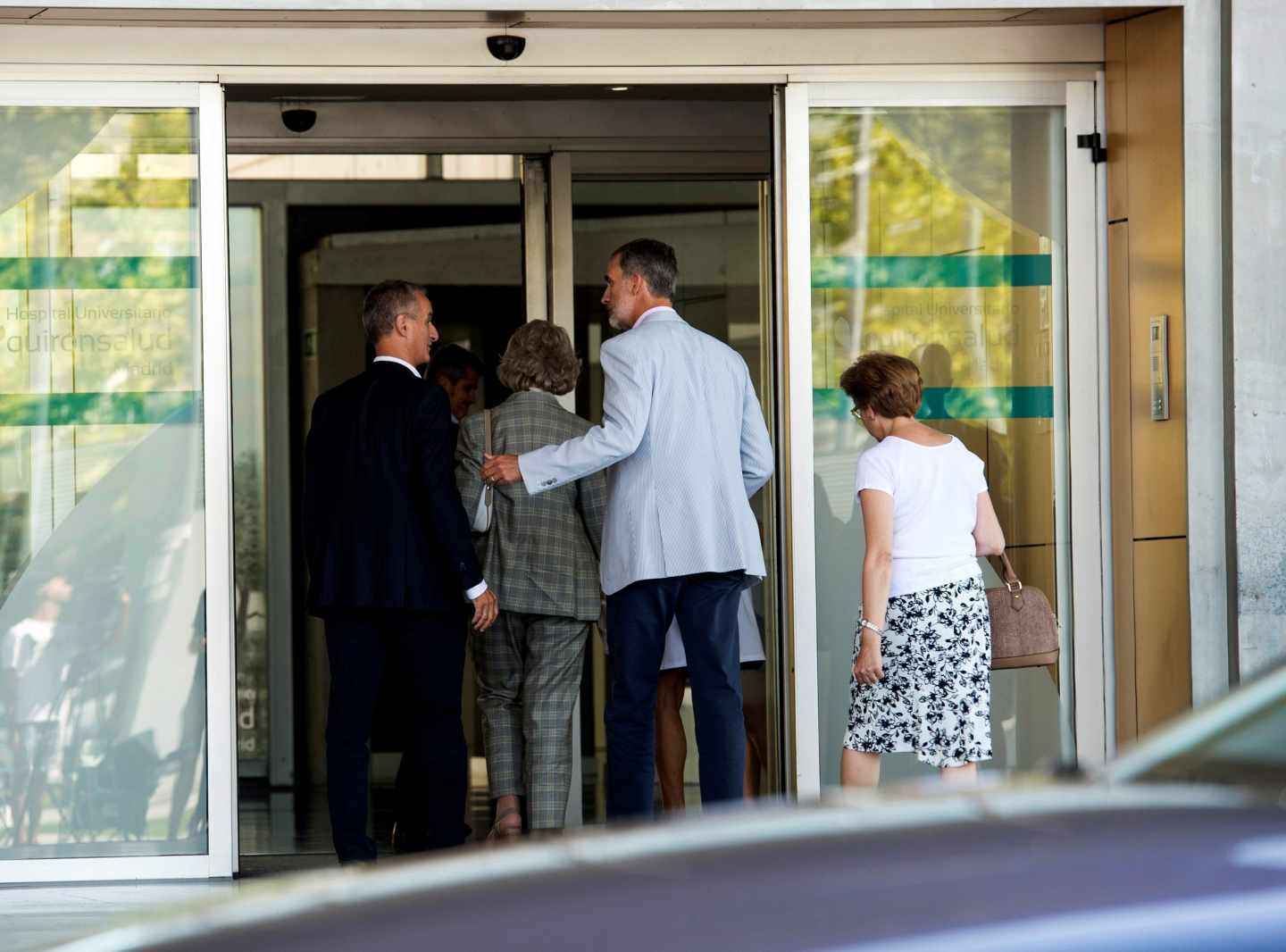 El rey Felipe VI y la reina Sofía han acudido este sábado al Hospital Universitario Quirón Salud-Madrid de Pozuelo de Alarcón (Madrid)