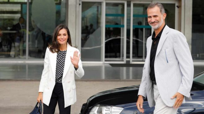 El rey Felipe VI y la reina Letizia, a su llegada este domingo al Hospital Clínico Quirón de Pozuelo de Alarcón