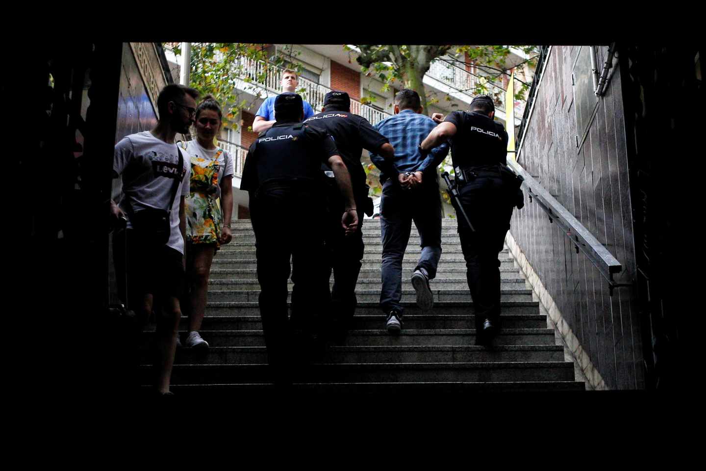 Despliegue policial contra los carteristas en el Metro de Barcelona.