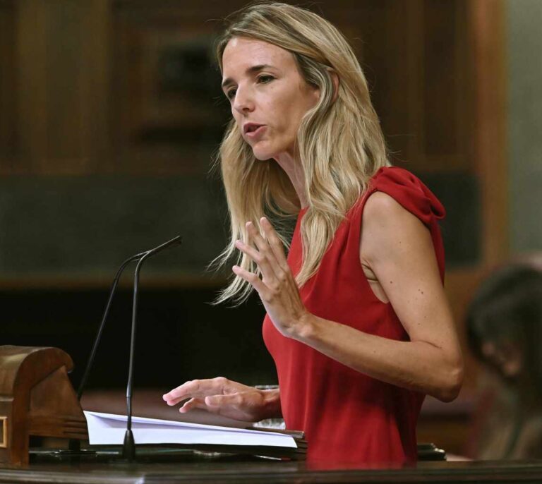 Calvo se esconde tras el titular de Agricultura para no responder a Álvarez de Toledo sobre Cataluña
