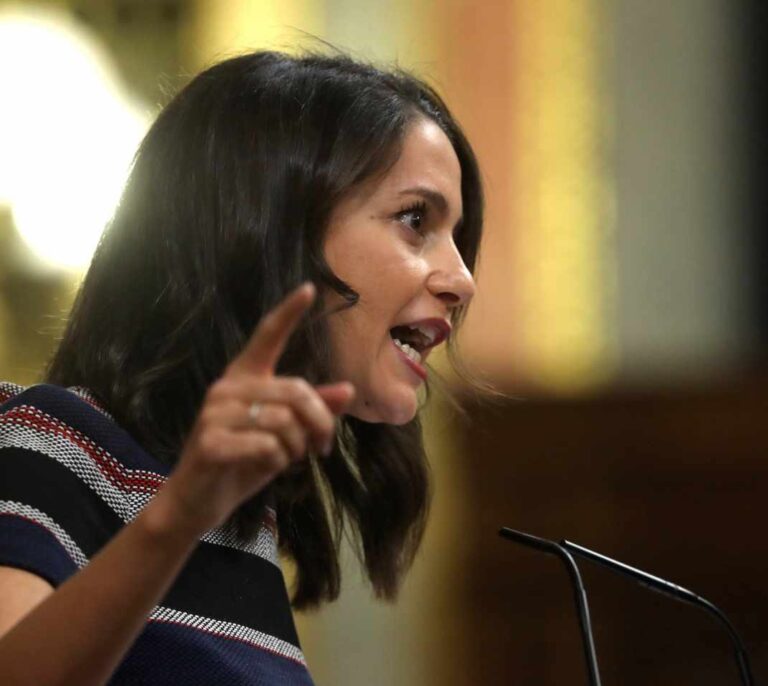 El Gobierno contacta con Arrimadas para la investidura, pero ella se desmarca: "Su prioridad es ERC"