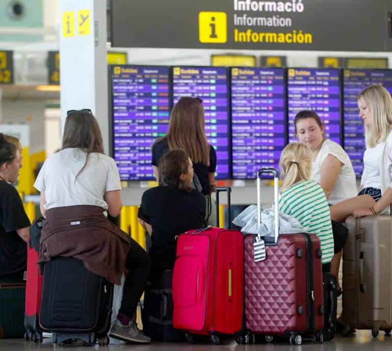 Normalidad en El Prat y Barajas durante la primera jornada de huelga de Iberia