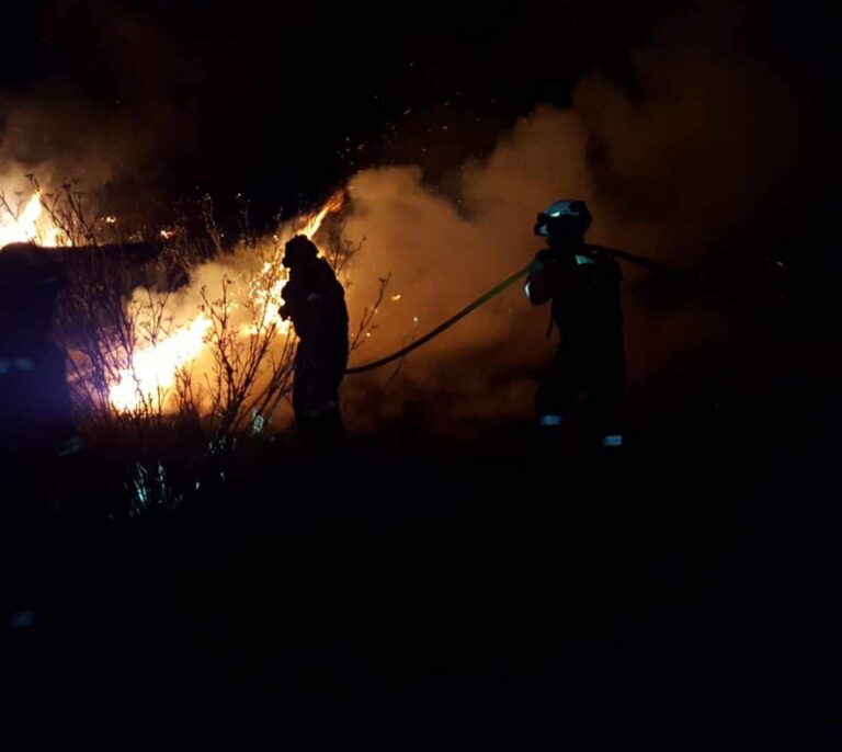 Unas 400 personas pasan la noche en albergues por el incendio de Gran Canaria