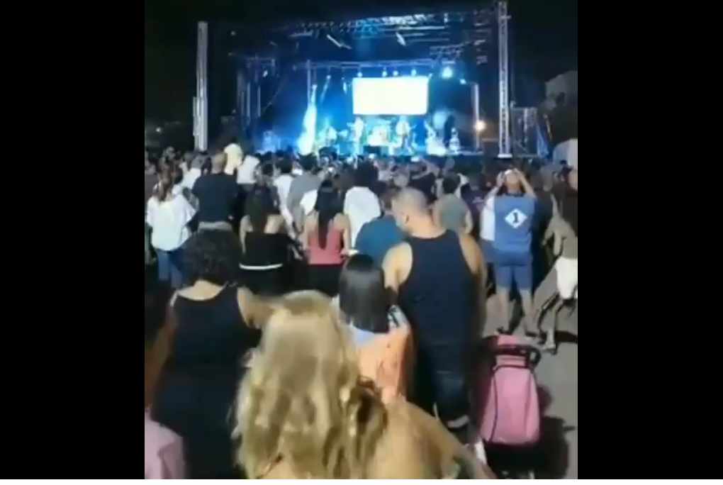 Se desploma el escenario en pleno concierto en las fiestas de Serranillos del Valle