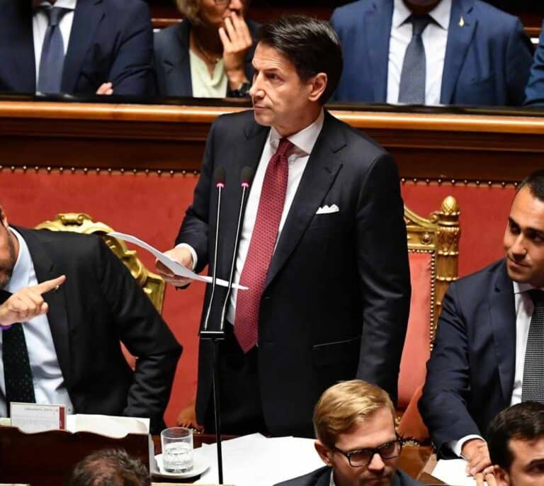Conte dimite como primer ministro y echa la culpa de la crisis al "oportunista" Salvini