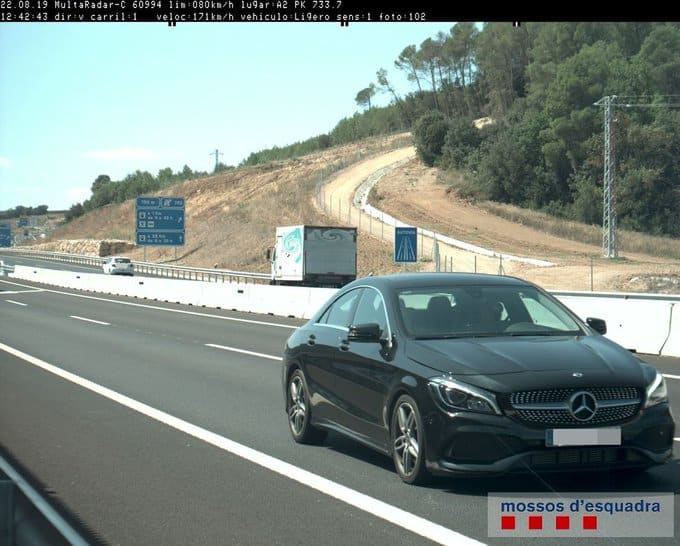 Denuncian a un conductor por circular a 171 km/h en Girona