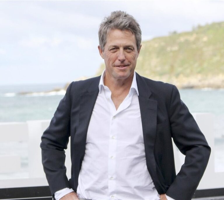 Hugh Grant insulta a Boris Johnson por la suspensión del Parlamento británico
