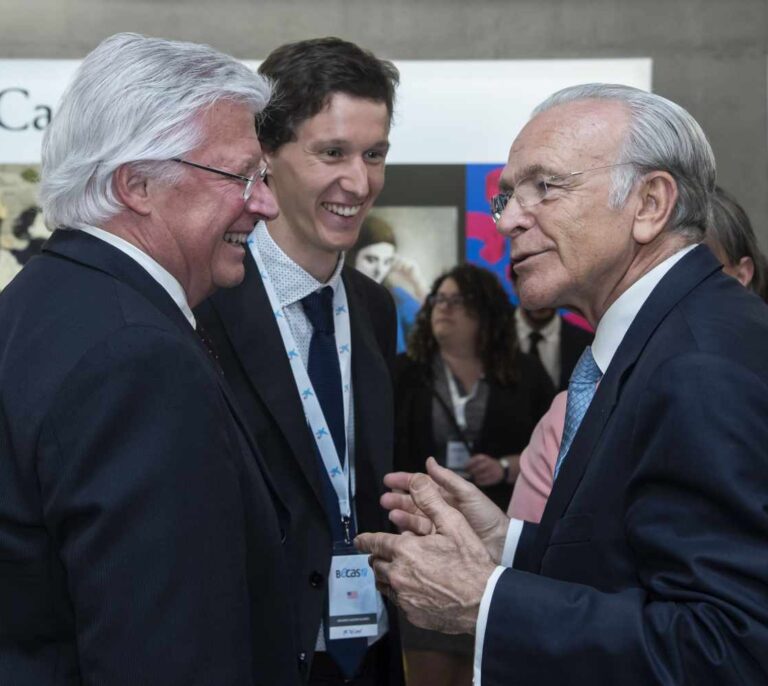 La Caixa recibe 5,7 millones de la Comisión Europea y amplía a 45 sus becas de posdoctorado