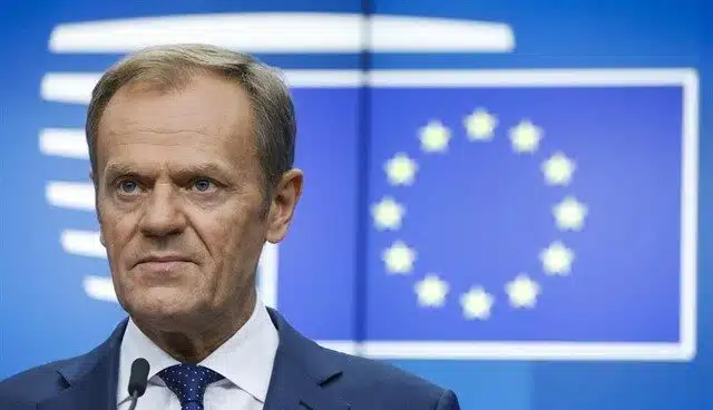 Tusk amenaza con represalias si EEUU impone aranceles a Francia: "La UE responderá"
