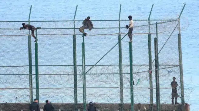 Una asociación de la Guardia Civil acusa a Marlaska tras el salto masivo en Ceuta