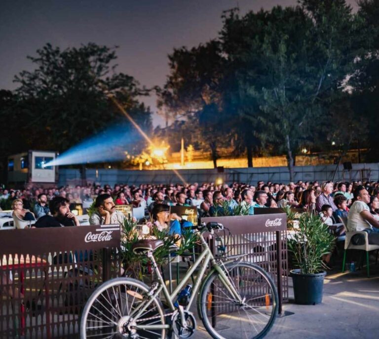 Películas al fresco: disfrutar del cine al aire libre en el verano madrileño