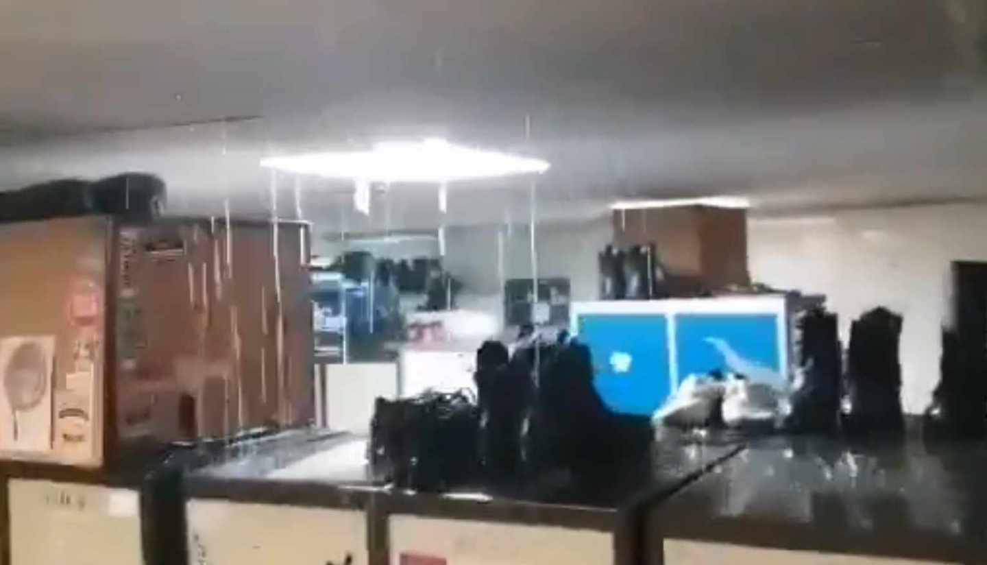 Goteras en una instalación de la Policía Municipal de Madrid.