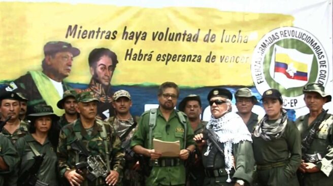 Ivan Márquez FARC Iván Márquez, rodeado de conmilitonees, anuncia su vuelta a las armas.