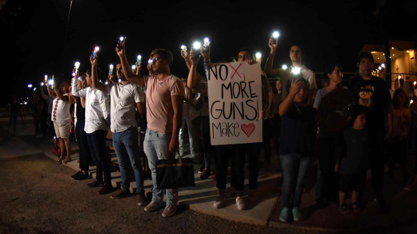 Concentración en Ciudad Juárez por la matanza de mexicanos en El Paso.