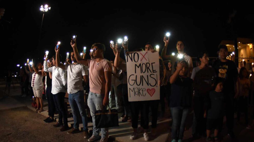 Concentración en Ciudad Juárez por la matanza de mexicanos en El Paso.