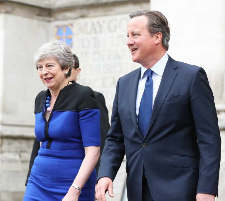 ¿Y qué hace ahora Cameron tras meternos en el lío del Brexit?