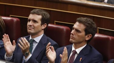 Las arremetidas de Rivera contra el PP deterioran su relación con Casado