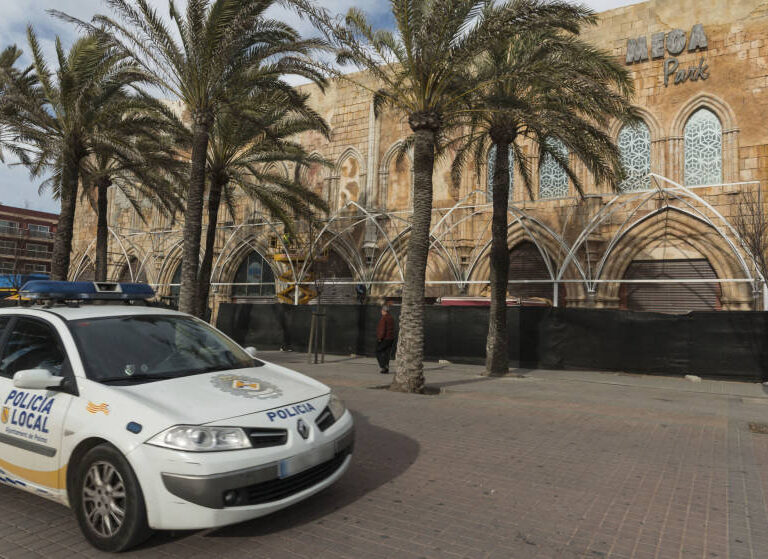 Detenido un turista alemán por intentar ahogar en el mar a un policía en Palma