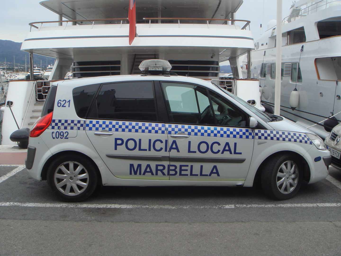 El mantero que se convirtió en héroe: ayuda a salvar la vida de una bañista en Marbella