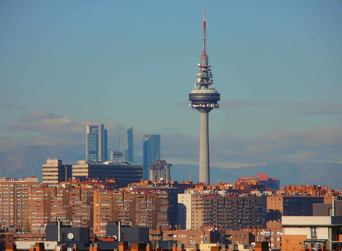 Inmediaciones de la sede de RTVE con Torrespaña, conocida popularmente como `El Pirulí´