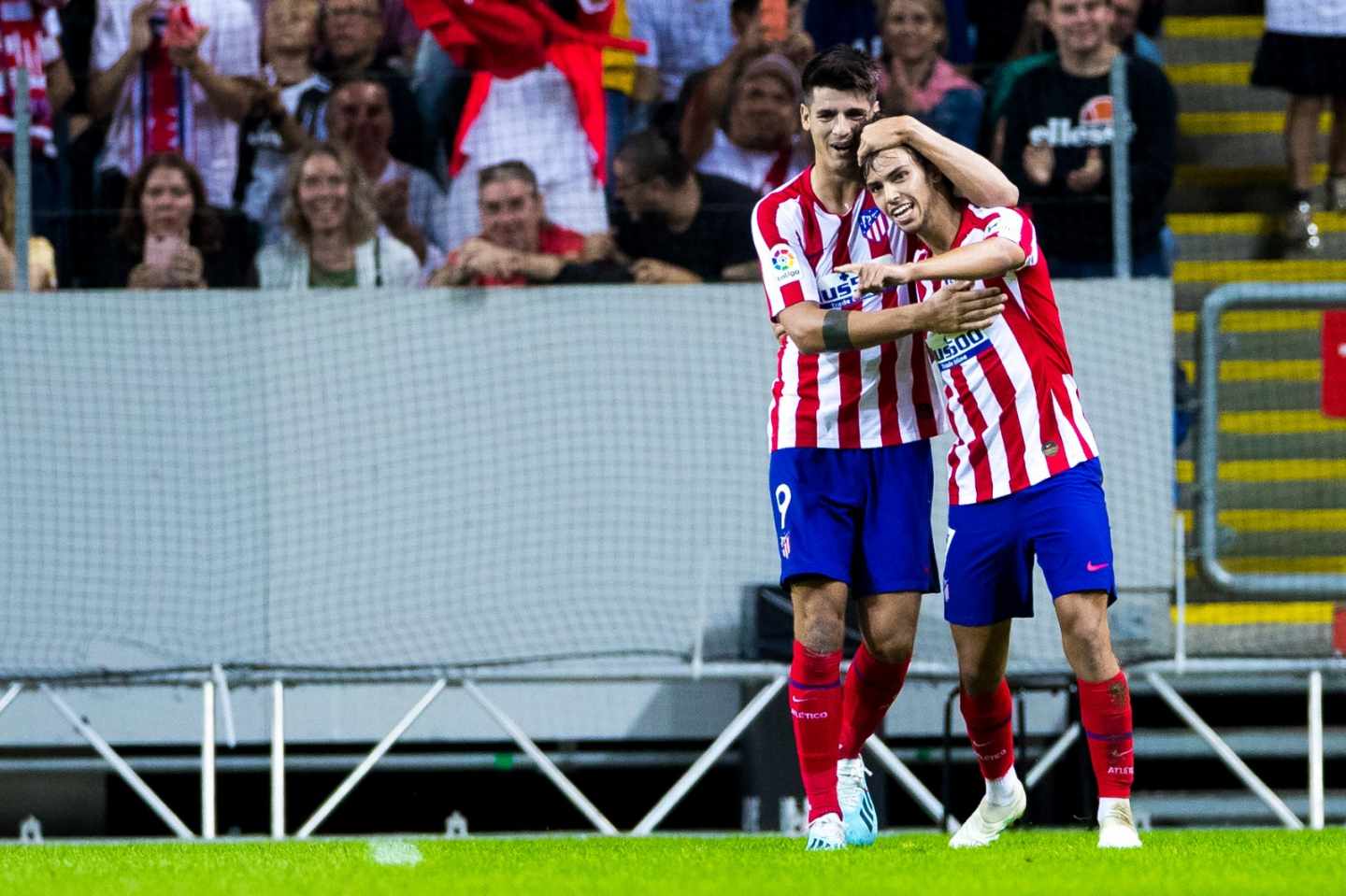 Los jugadores del Atlético de Madrid Álvaro Morata y João Félix.