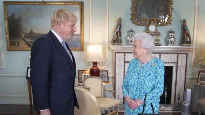 La Reina Isabel II recibe a Boris Johnson como primer ministro. La Reina Isabel II recibe a Boris Johnson como primer ministro.