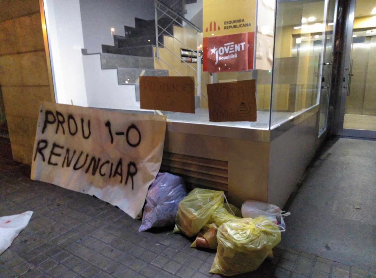 Basura de los CDR en una sede de ERC.