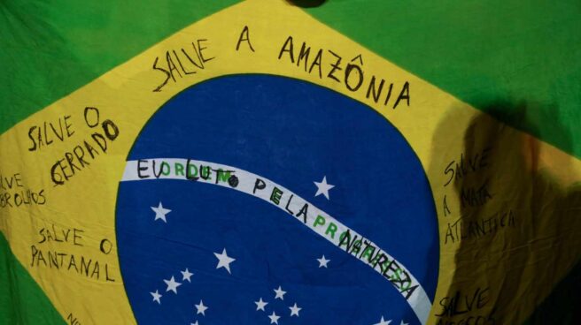 Una bandera brasileña, en las protestas contra los incendios en el Amazonas.