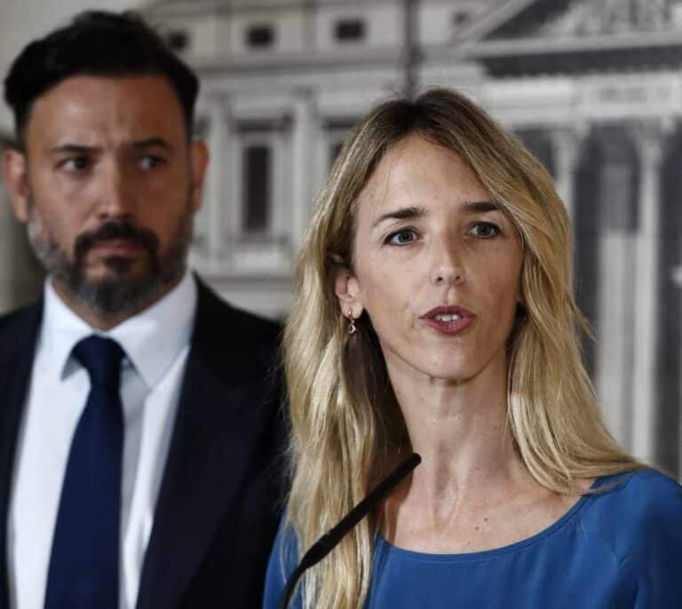 El PP exige el cese de un concejal por sus insultos machistas a Cayetana Álvarez de Toledo