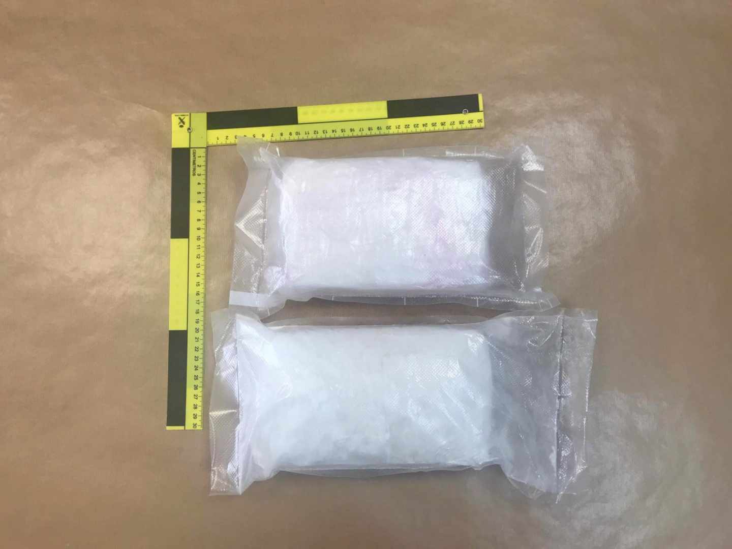 Dos detenidos en Barajas al ir a recoger un palé con 53 kilos de cocaína