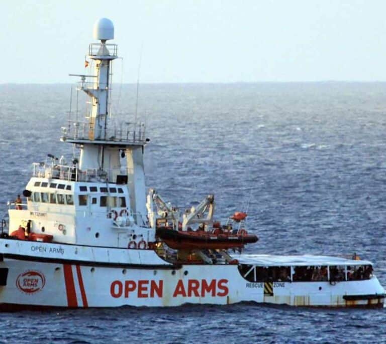 El Open Arms rescata en Malta a otras 40 personas, entre las que hay un bebé y un niño