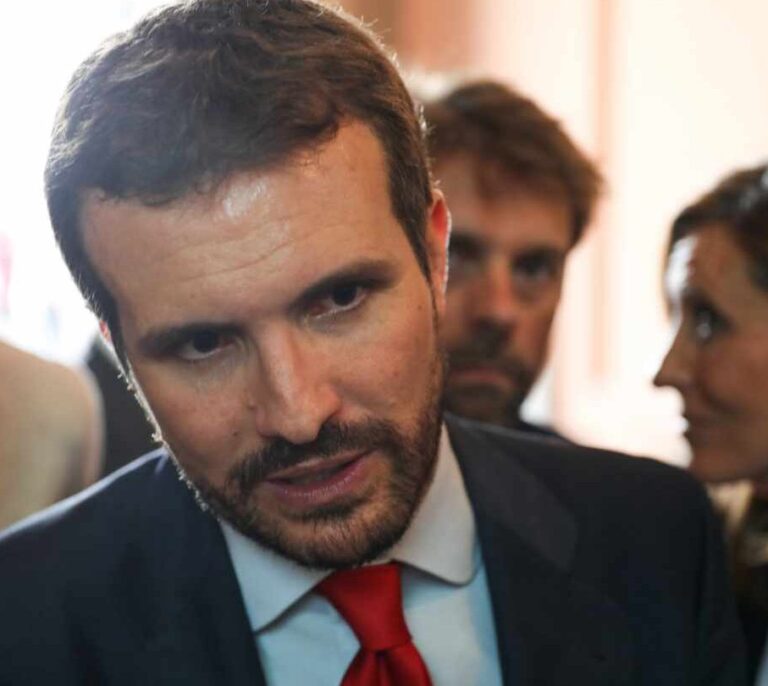 Casado rechaza abstenerse para investir a Sánchez, según el PSOE