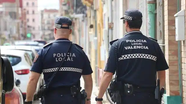 El toro que se escapó en Algemesí dejó tres heridos leves antes de ser abatido