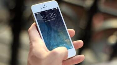 El secreto de los hombres para ligar por internet: tener un iPhone y no un Android