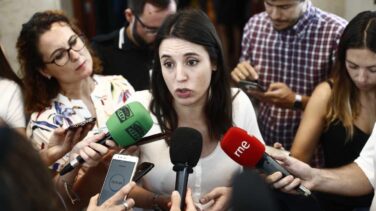 Montero reaparece para atacar a Sánchez y le acusa de compartir intereses con Ana Botín