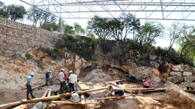 Hallan restos de una "carnicería" de hace 20.000 años en Murcia Excavación en la Cueva Fantasma.