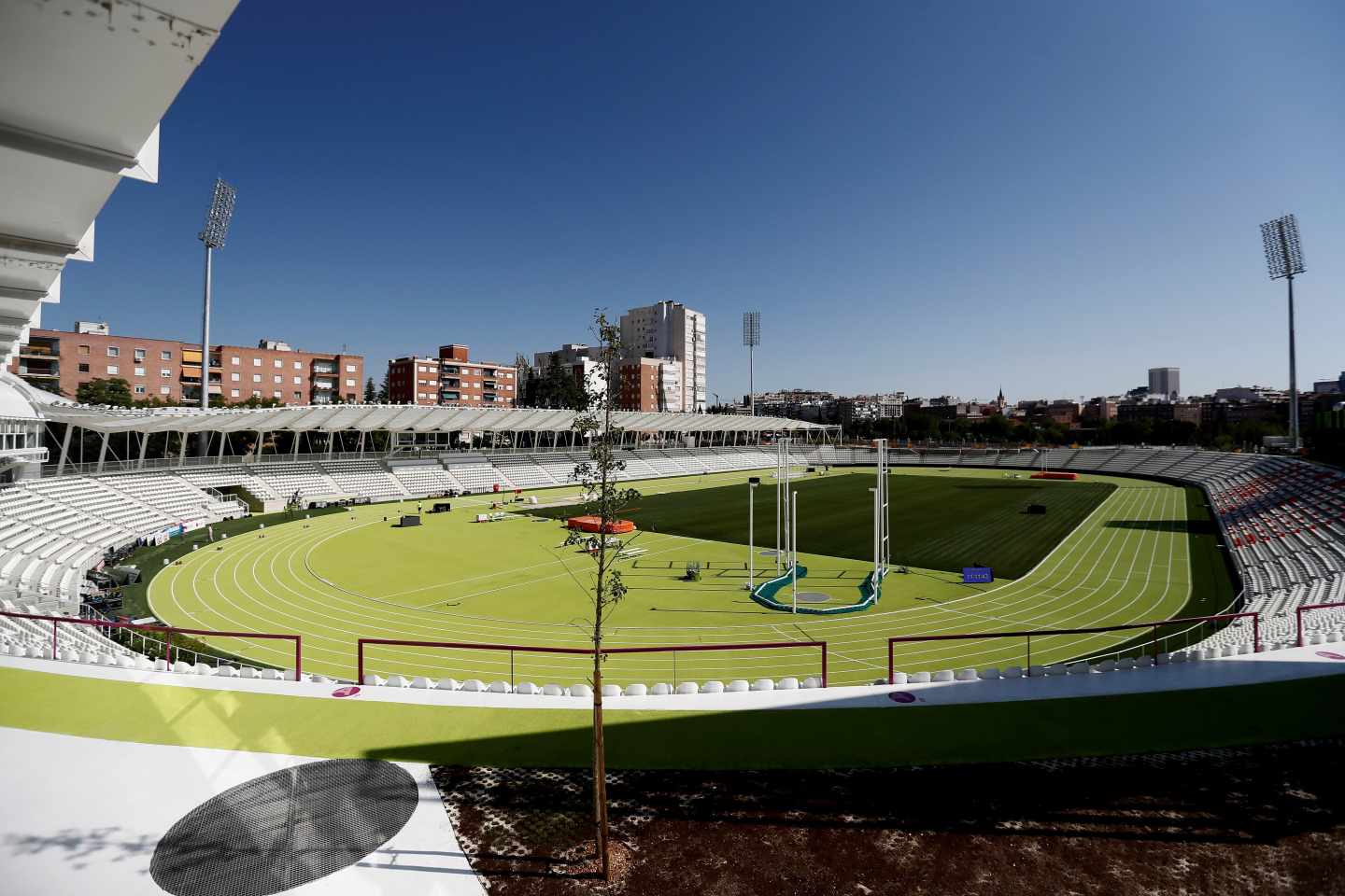 El estadio de Vallehermoso, vacío horas antes de su reinauguración.