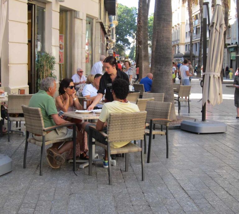 Los empleos en los que se trabaja más de 50 horas a la semana en España