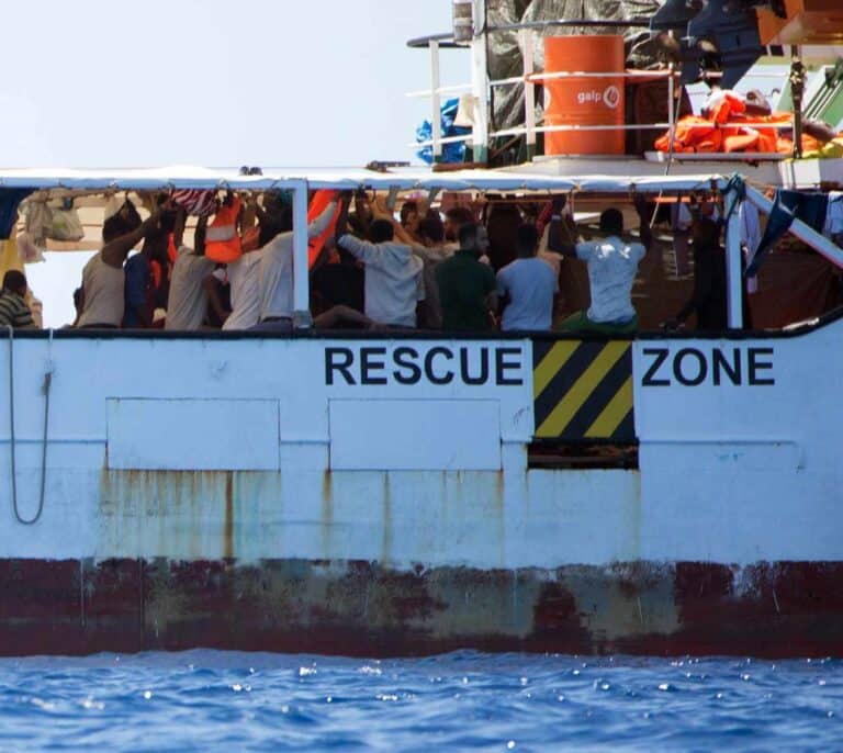 Bruselas paraliza el reparto de inmigrantes del Open Arms por el bloqueo de Salvini