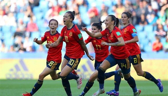 Las niñas españolas ya sueñan con ser futbolistas