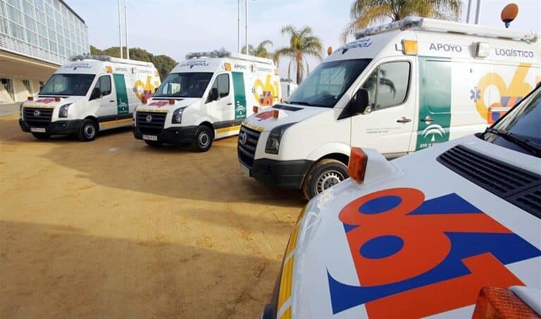 Muere tras salirse con su furgoneta de la carretera y caer por un desnivel en Sevilla