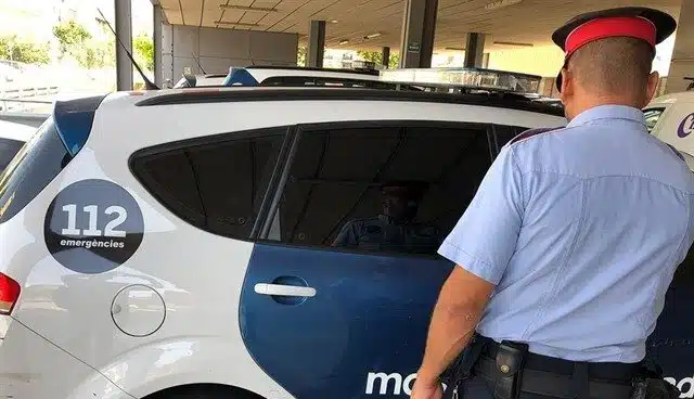 Una juez envía a prisión a un conductor que intentó atropellar a dos mossos