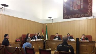 Condenado a 39 años por asestar 26 puñaladas a su exnovia de 14, que sobrevivió