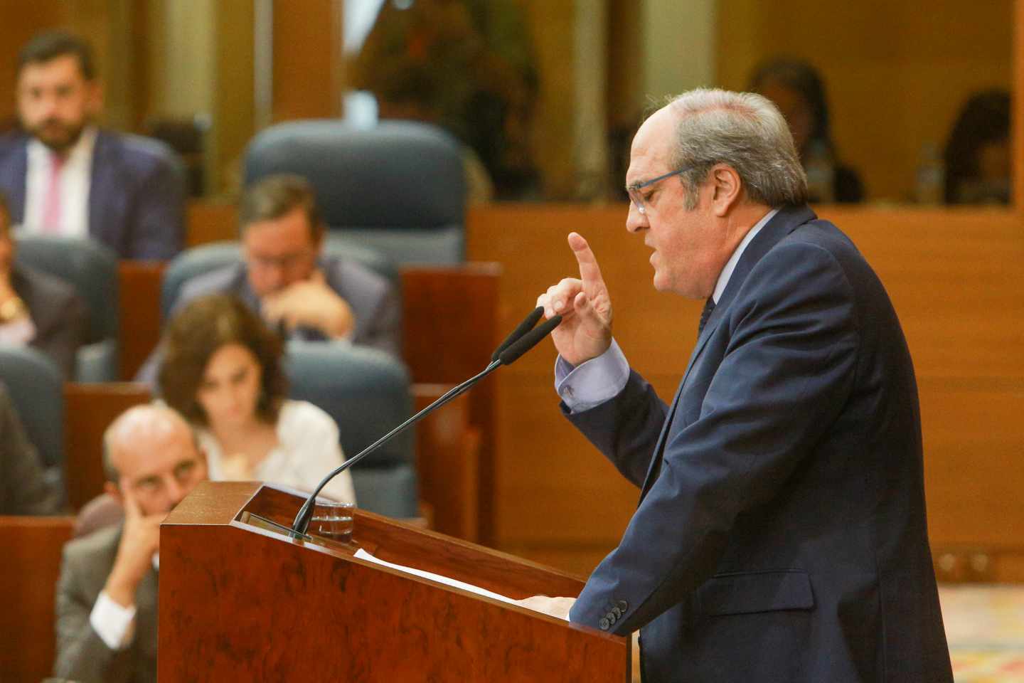 Gabilondo habla en la Asamblea de Madrid el 14 de agosto durante la investidura de Díaz Ayuso.