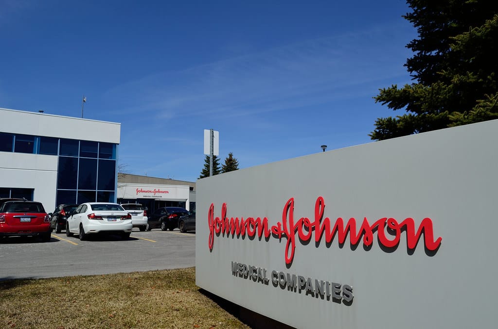 Condenan a Johnson & Johnson a pagar 572 millones de dólares por la crisis de opiáceos