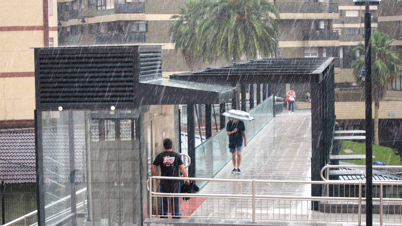Alerta en casi toda España por fuertes lluvias, tormentas y granizo