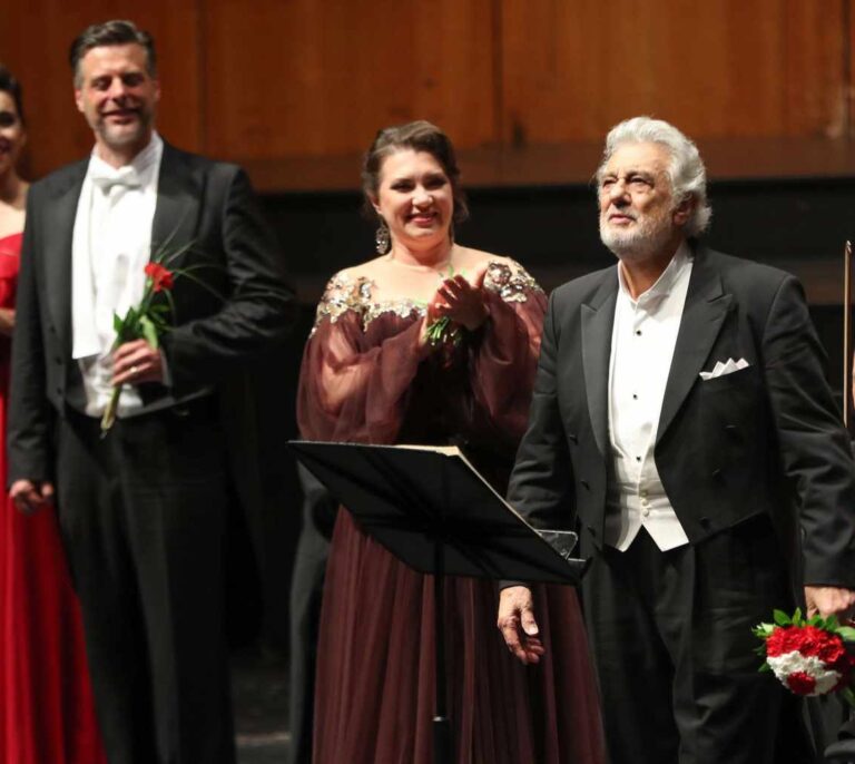 La ópera de Salzburgo aclama a Plácido Domingo en su primera actuación tras las acusaciones