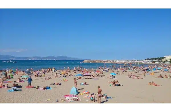 Mueren ahogados un niño de 4 años y su padre en una playa de Girona